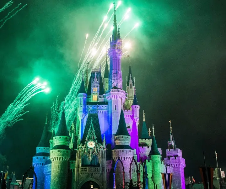 Castelo da Cinderela ao entardecer no Magic Kingdom